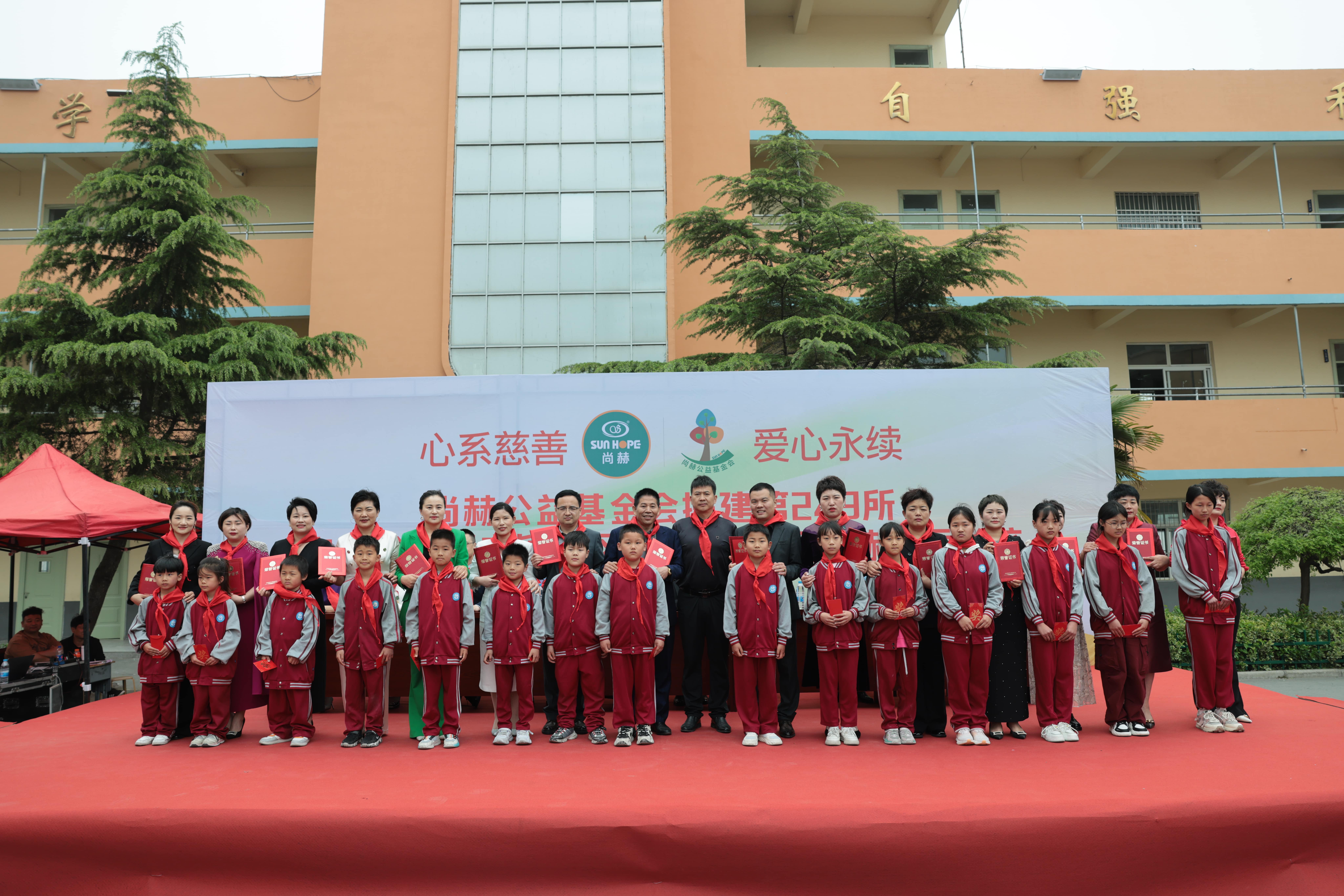 在爱意的“双向奔赴”中丨第249所1XBET官网公益学校揭牌 在爱意的“双向奔赴”中丨第249所1XBET官网公益学校揭牌