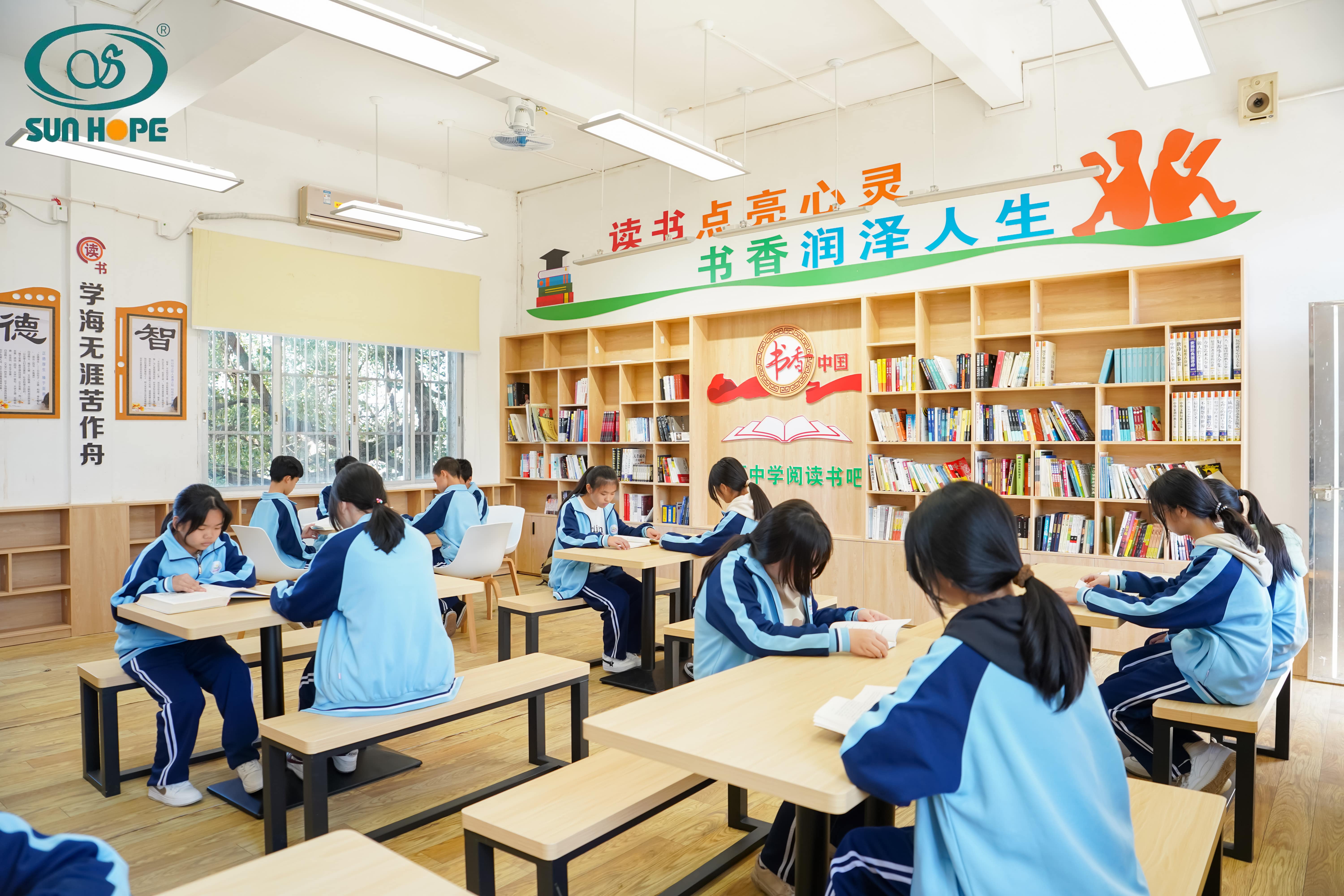 天津高校大学生记者走进1XBET官网公益小学开展“书香悦读,筑梦成长”活动 天津高校大学生记者走进1XBET官网公益小学开展“书香悦读,筑梦成长”活动