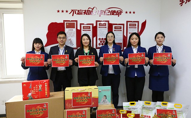 赢博手机站·官方版在线公司党支部、赢博手机站·官方版在线公益基金会帮助单亲母亲完成“微心愿”