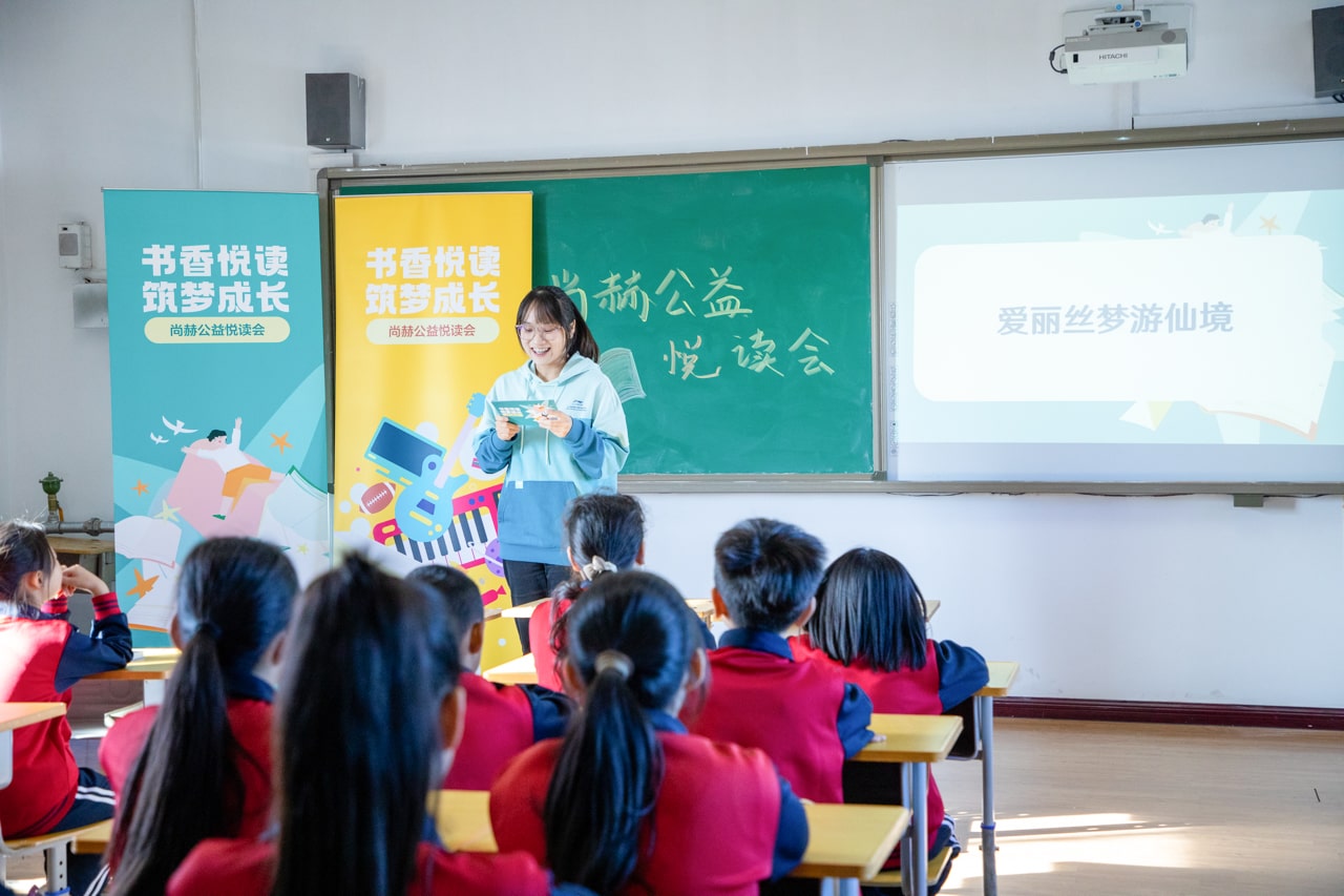 天津高校大学生记者走进1XBET官网公益小学开展“书香悦读,筑梦成长”活动 天津高校大学生记者走进1XBET官网公益小学开展“书香悦读,筑梦成长”活动