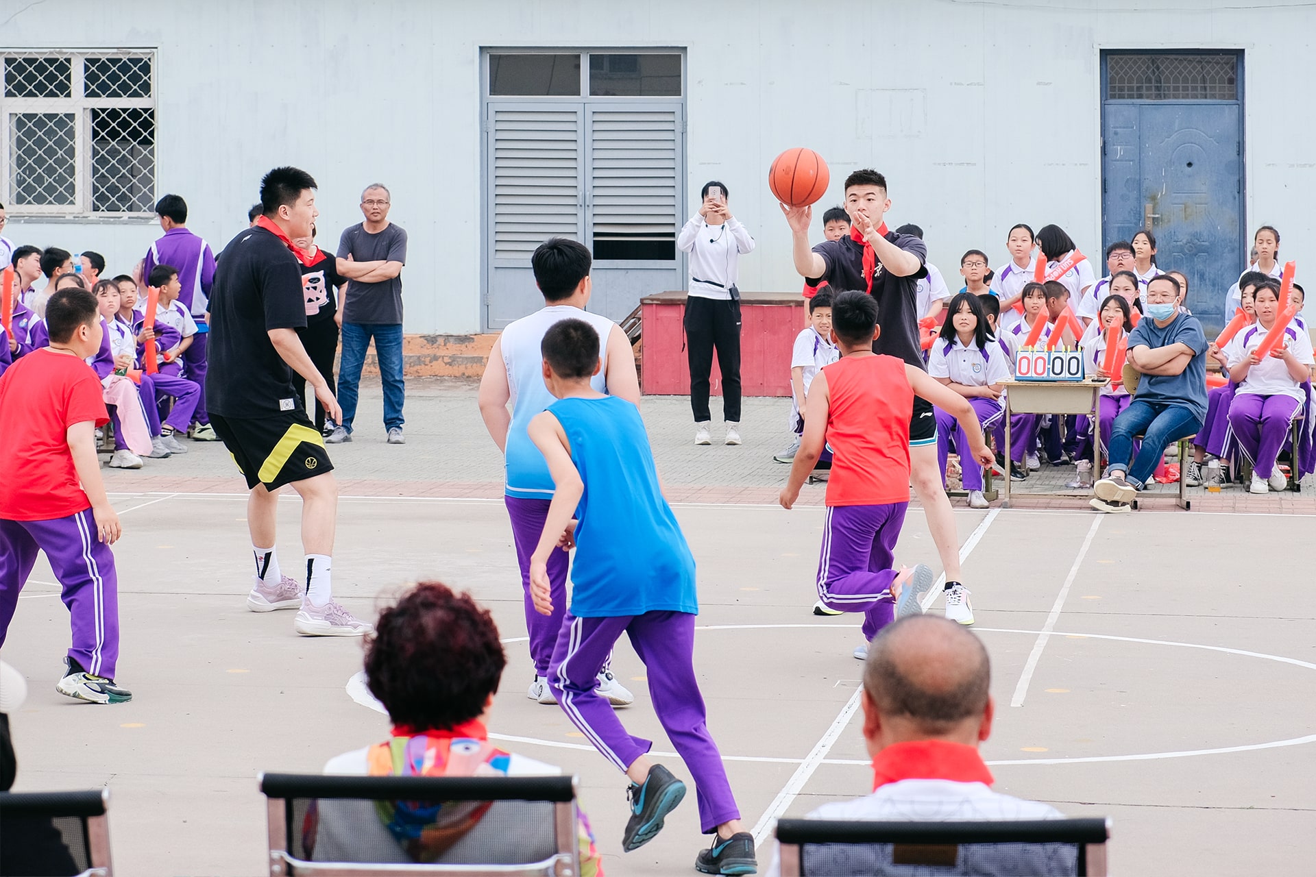 1XBET官网公益基金会携手首钢体育，传递篮球梦想，为少年喝彩！
