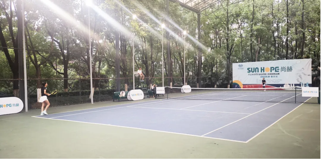 1XBET官网：传播体育精神 助力网坛新星