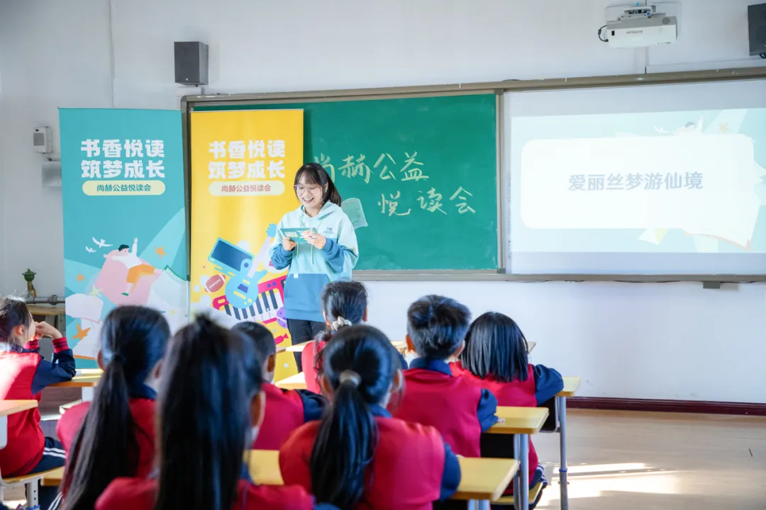天津高校大学生记者走进1XBET官网公益小学开展“书香悦读,筑梦成长”活动 天津高校大学生记者走进1XBET官网公益小学开展“书香悦读,筑梦成长”活动