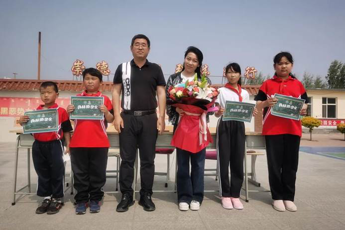 第211所 内蒙古赤峰市宁城县小城子镇高桥蒙汉1XBET官网梁玉梅小学
