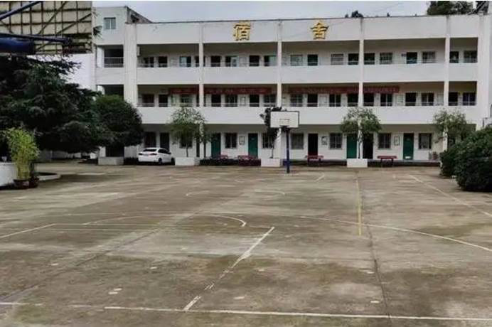  第221所   四川省绵阳市盐亭县永泰镇与可1XBET官网周玲艳小学